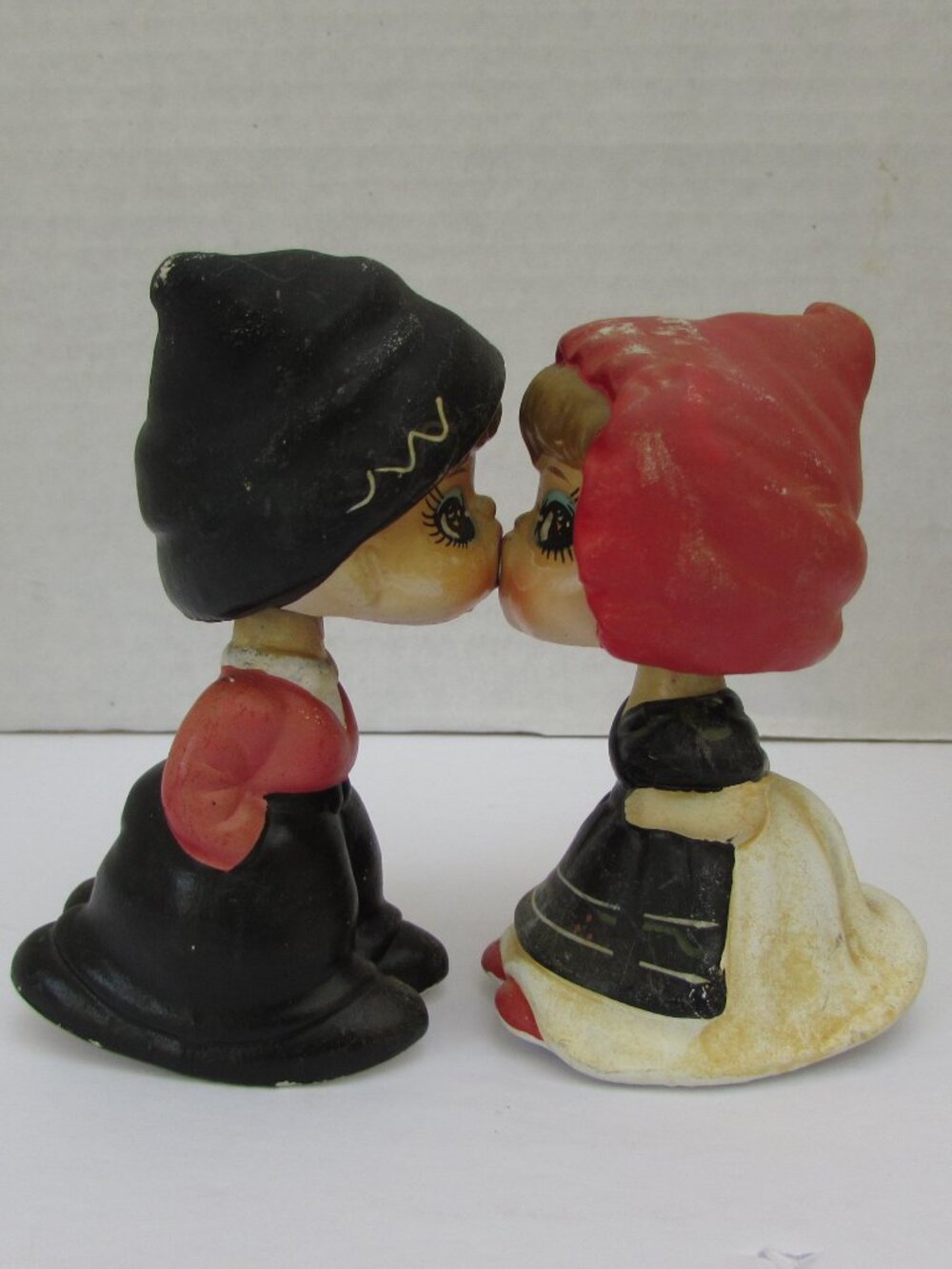 Vintage Dutch Magnetic Kissing Couple Nodders Rocking Bobbleheads Japan